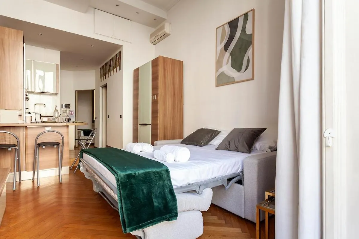 Bilocale Con Wifi In Palazzo Storico, A 5 Minuti Dal Duomo Zona San Babila - Tribunale Μιλάνο 0*,  Ιταλία