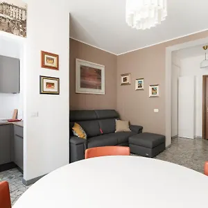 Appartamento Guesthost - M1 Pasteur With Balcony, Milano